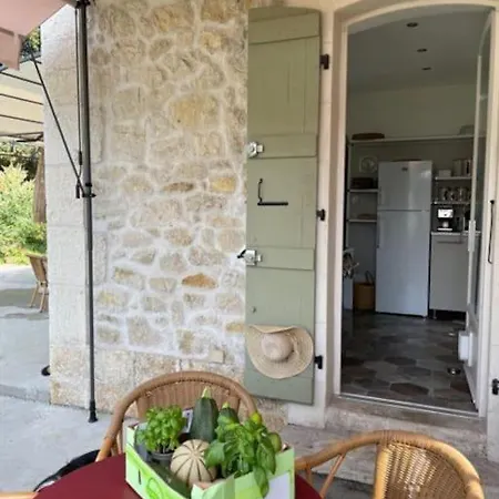 펜션 Petit Paradis Au Bord Du Rhone *